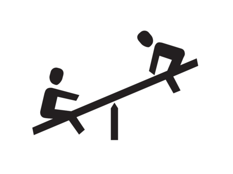Zwei Personen auf einer Wippe. Eine Person sitzt auf der linken Seite und die andere auf der rechten Seite.